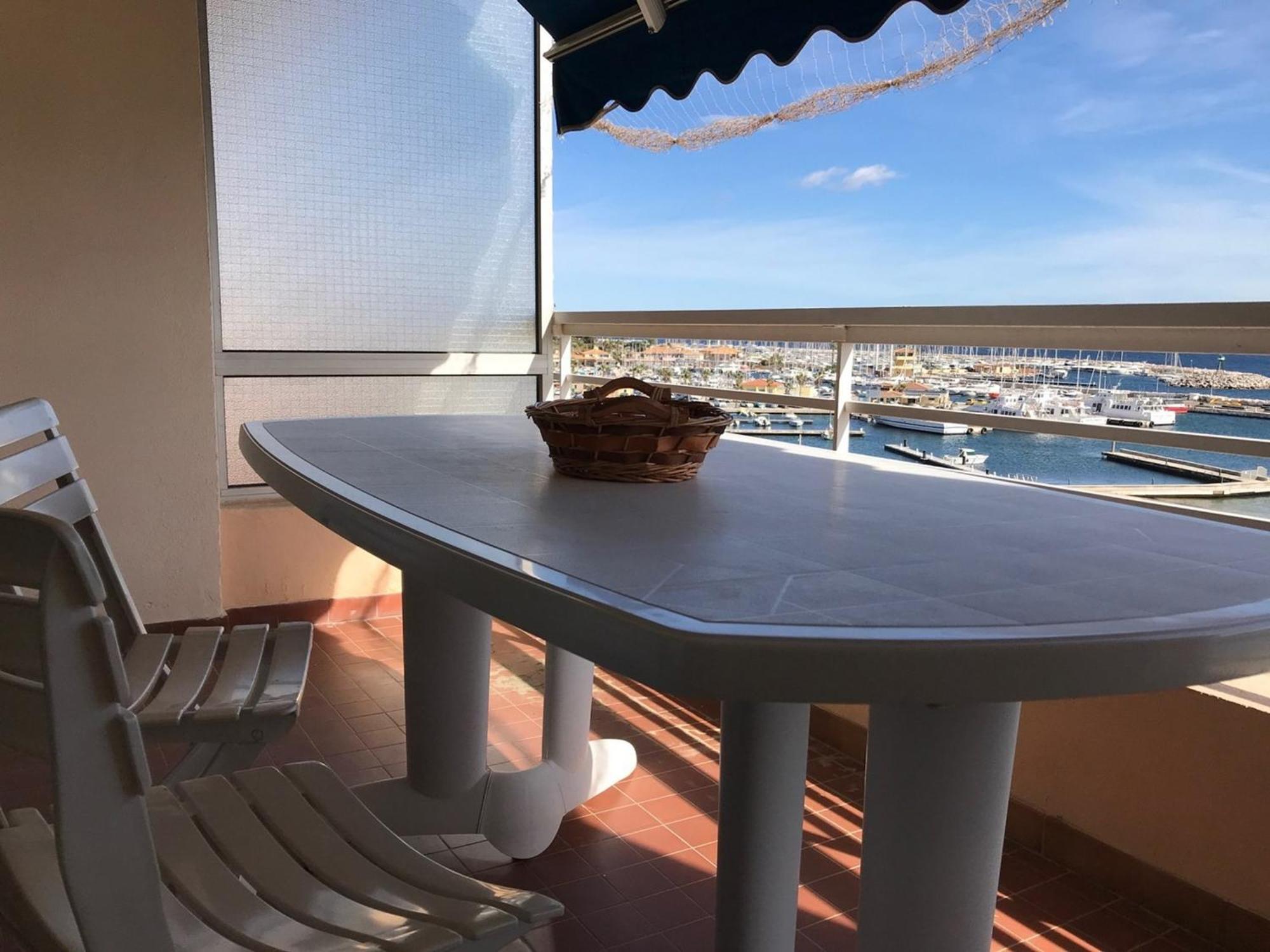 2 Pieces Avec Terrasse Et Vue Au Lavandou - Fr-1-308-57 Apartment *